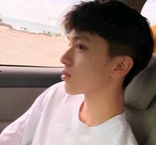 吃瓜头像男生,揭秘吃瓜头像男生的校园生活