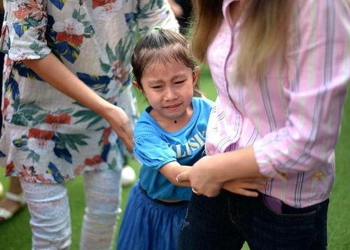 吃瓜母亲和女儿,吃瓜母亲与女儿的温馨日常